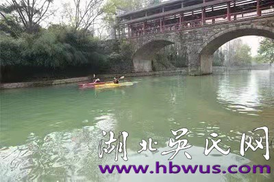 開明紳士吳貴齋 為民造福眾人夸 開明紳士吳貴齋 為民造福眾人夸