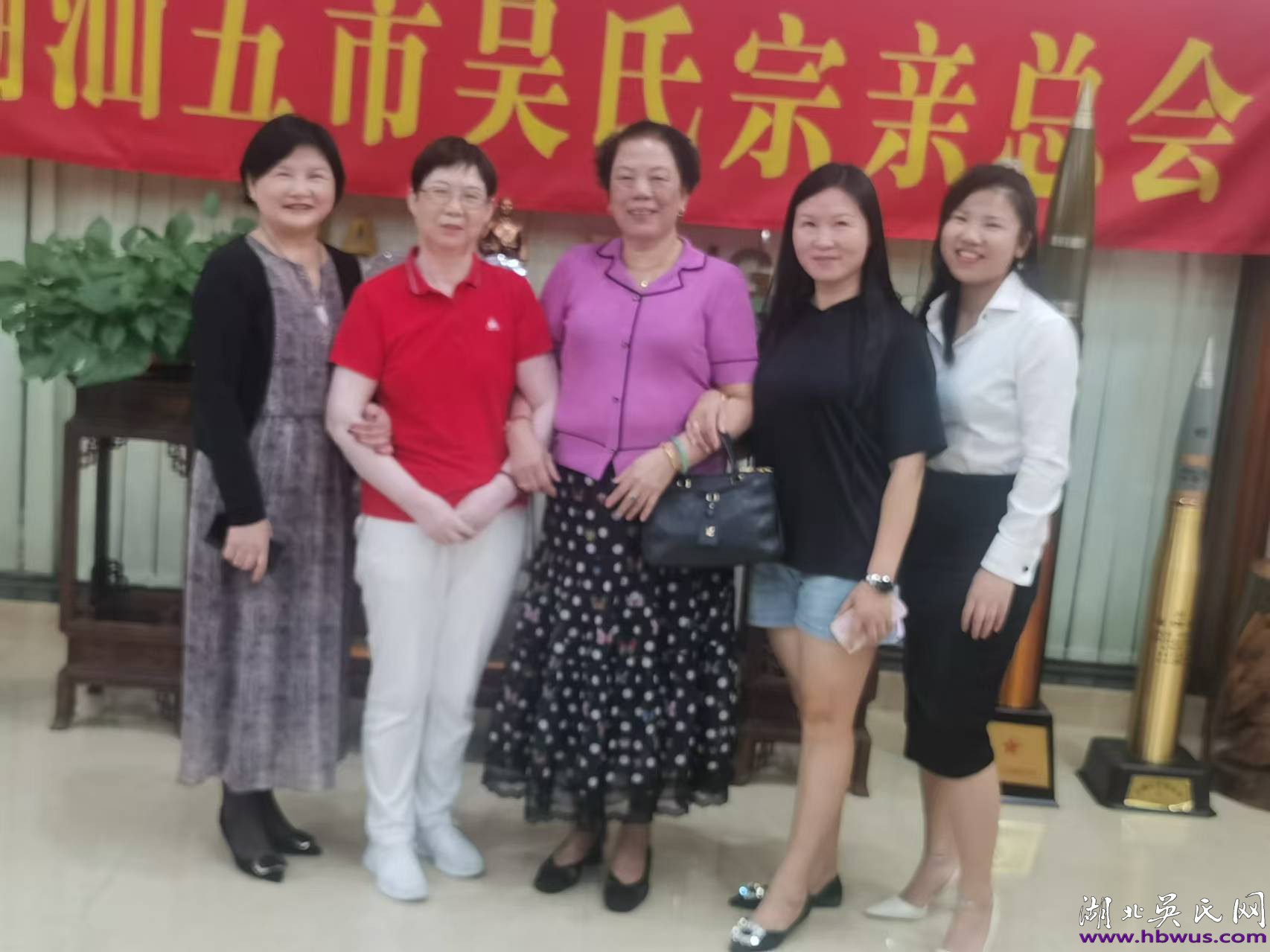  湖北吳氏吳翠英一行到訪大潮汕