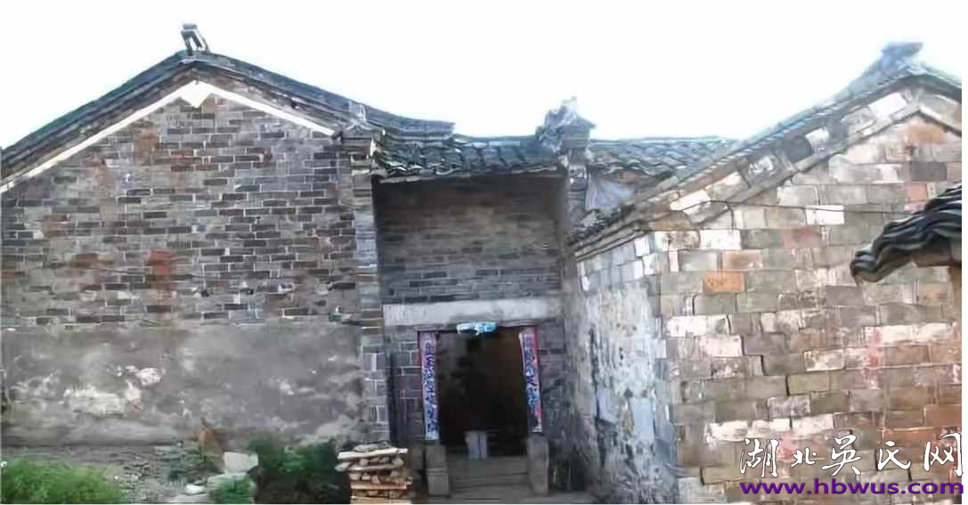 A:紅色的土地  英雄的人民  紅色記憶之二---大別山新縣紅色歷史之最：紅色首府，將軍故里