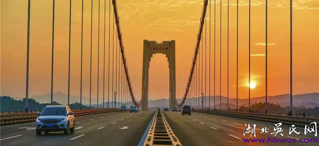 吳大升：乙巳首日，我們爺仨登上了磨基山頂